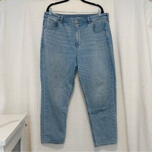 American Eagle Women’s 18 Regular Straight Mom Jeans, Light Wash